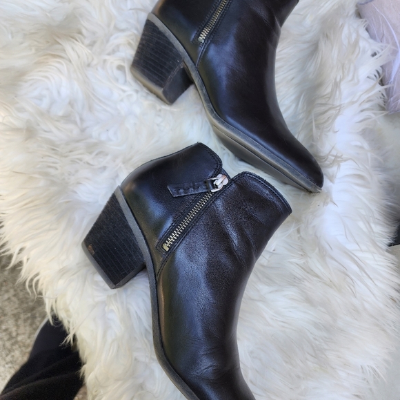 Frye Judith Ankle Boots 6.5‎ - Picture 9 of 13